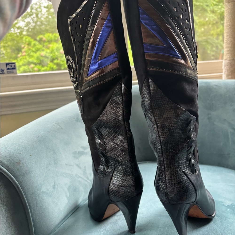Sporto Black and Blue Heeled Boots with Geometric Accents